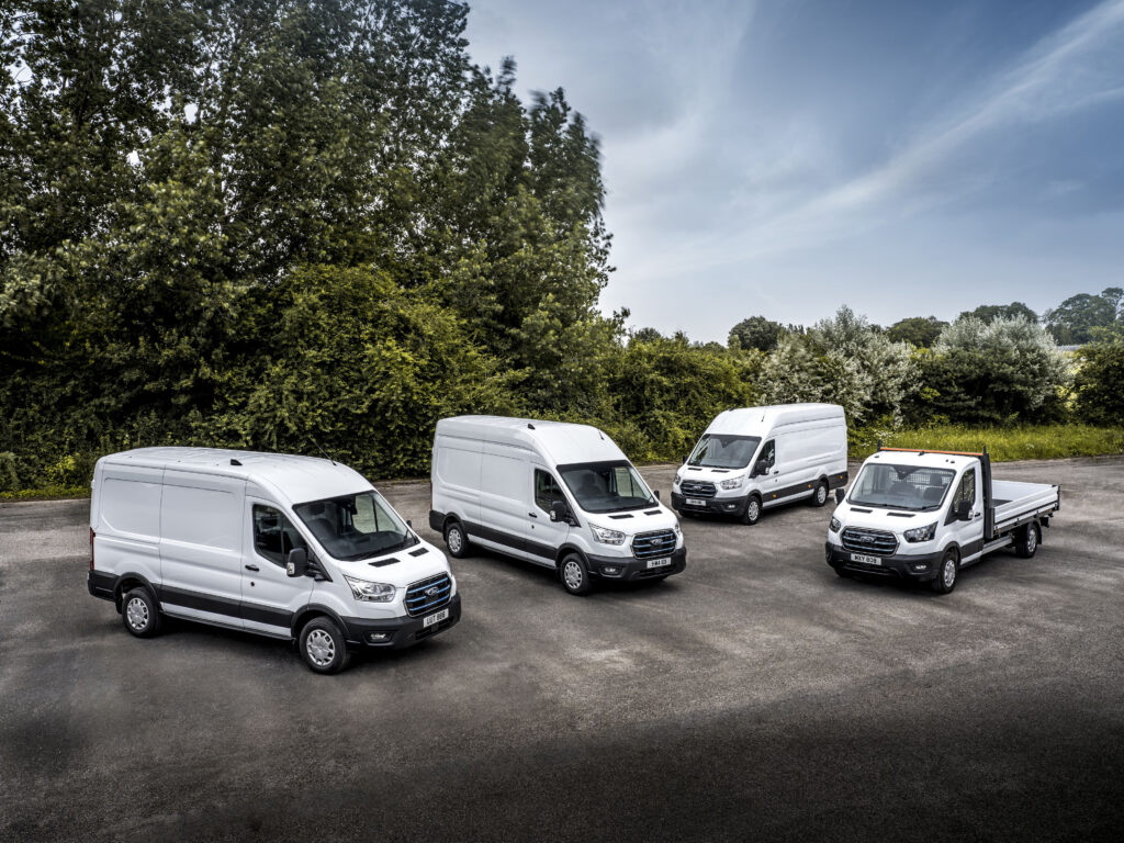 Die Feldversuche markieren die nächste Phase in der Entwicklung des neuen Ford E-Transit, nachdem das Fahrzeug bereits anspruchsvolle Belastungsprüfungen auf Ford-Testgeländen sowie in technischen Einrichtungen durchlaufen hat. Zur Demonstration der Vielseitigkeit des neuen Ford E-Transit wurden einige der Testfahrzeuge mit Unterstützung der von Ford zertifizierten Aufbauhersteller umgerüstet
Foto: Ford