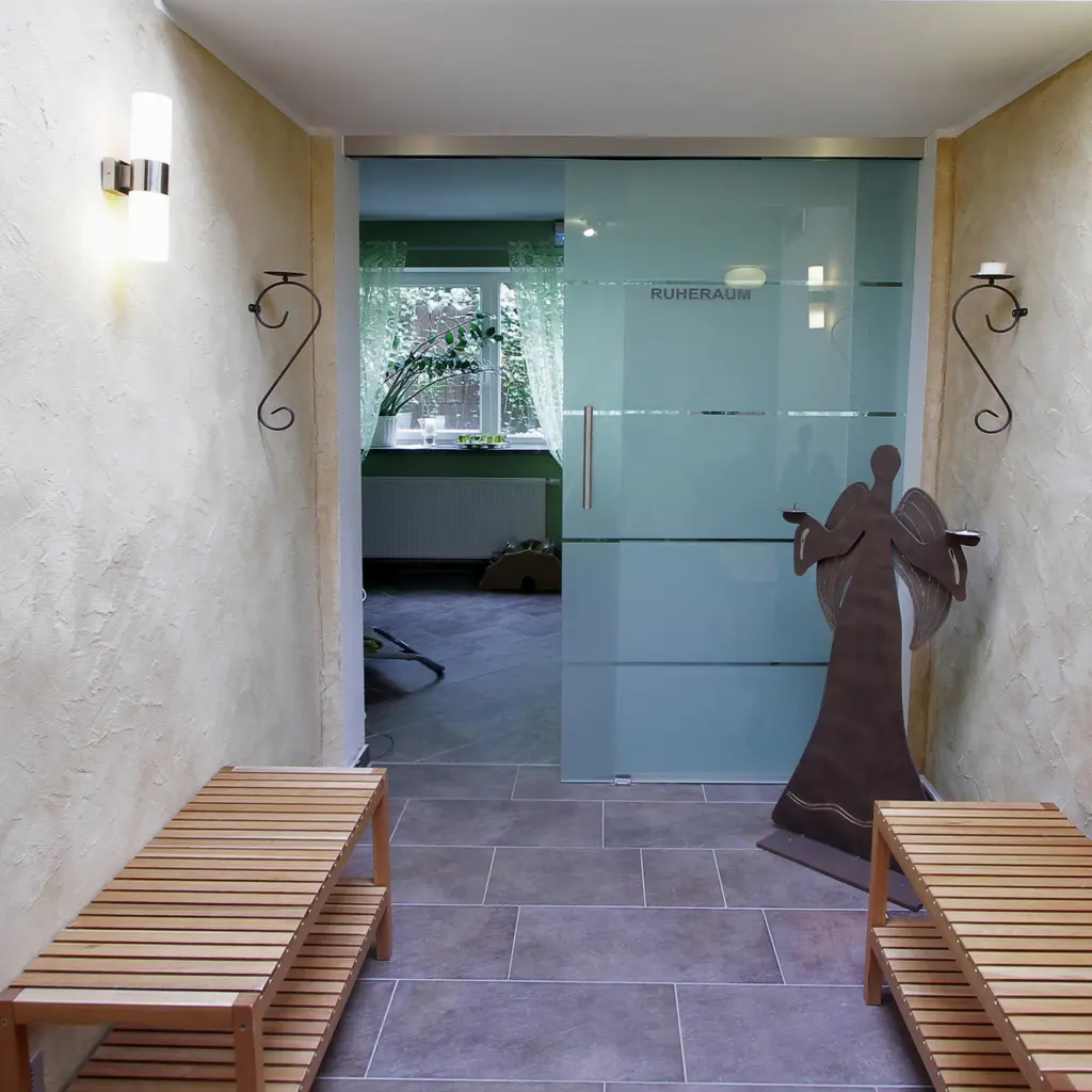 HDRtist HDR Rendering - http://www.ohanaware.com/hdrtist/